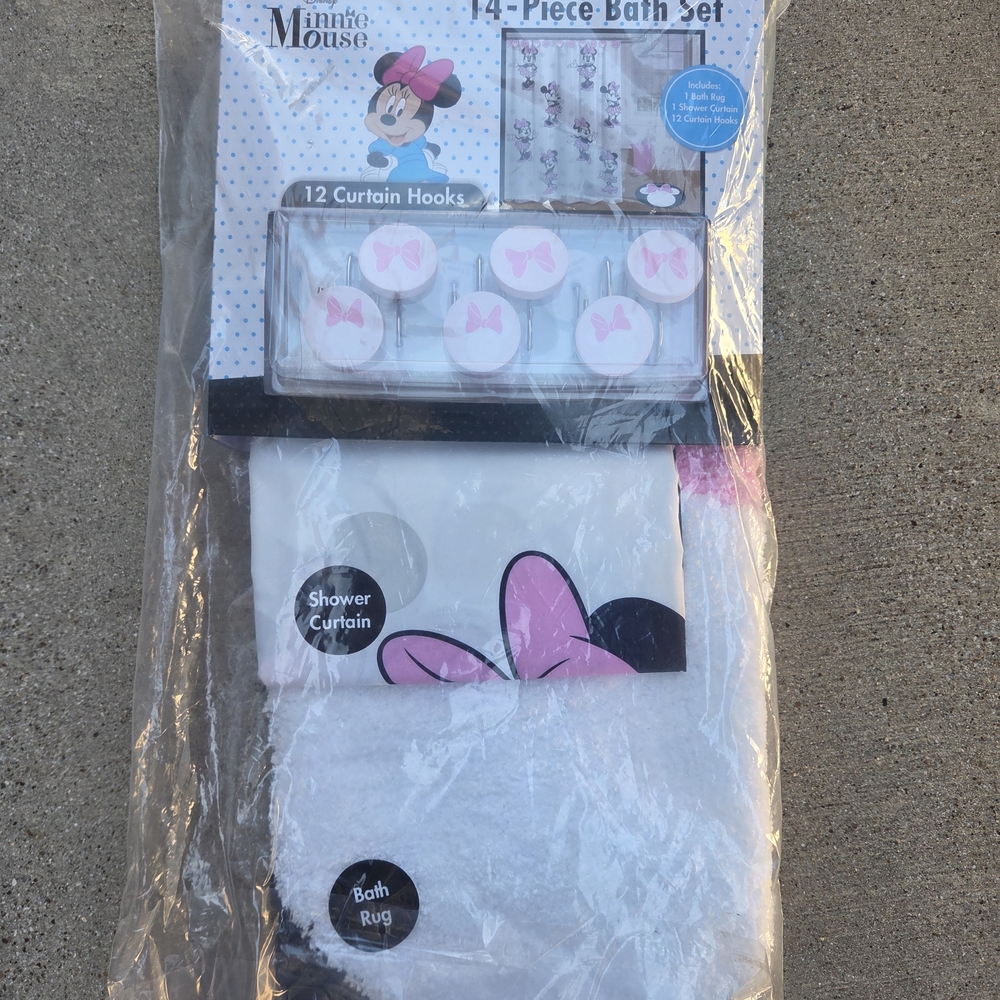 Disney Minnie Mouse Pink and White Bath Set